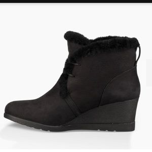 ugg jeovana mysterious